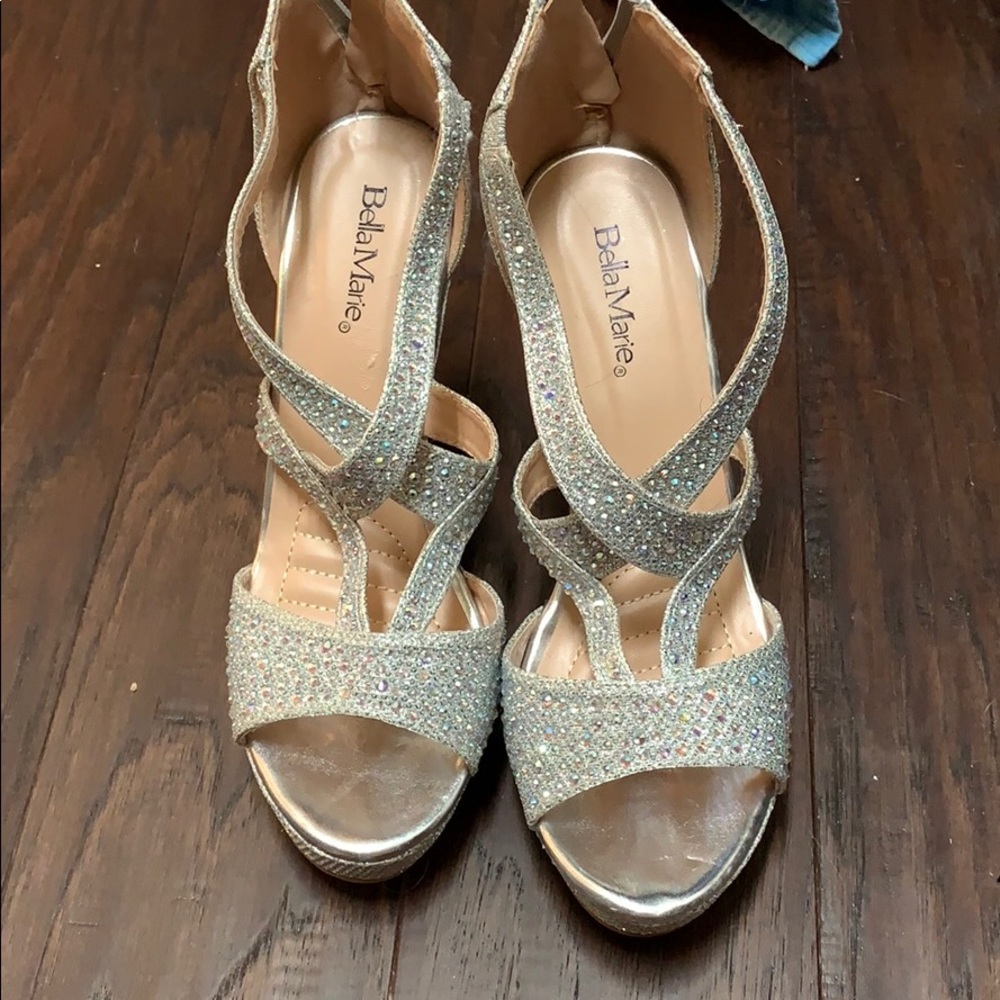 Bella Maria size 39 silver wedge